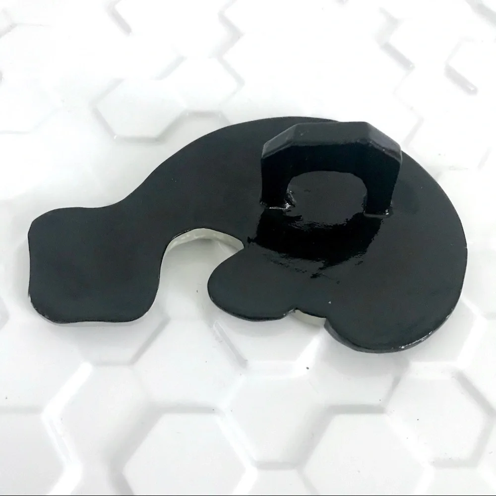 Vintage 1980’s wooden handpainted manatee shirt pull tie loop accesso - Picture 3 of 3